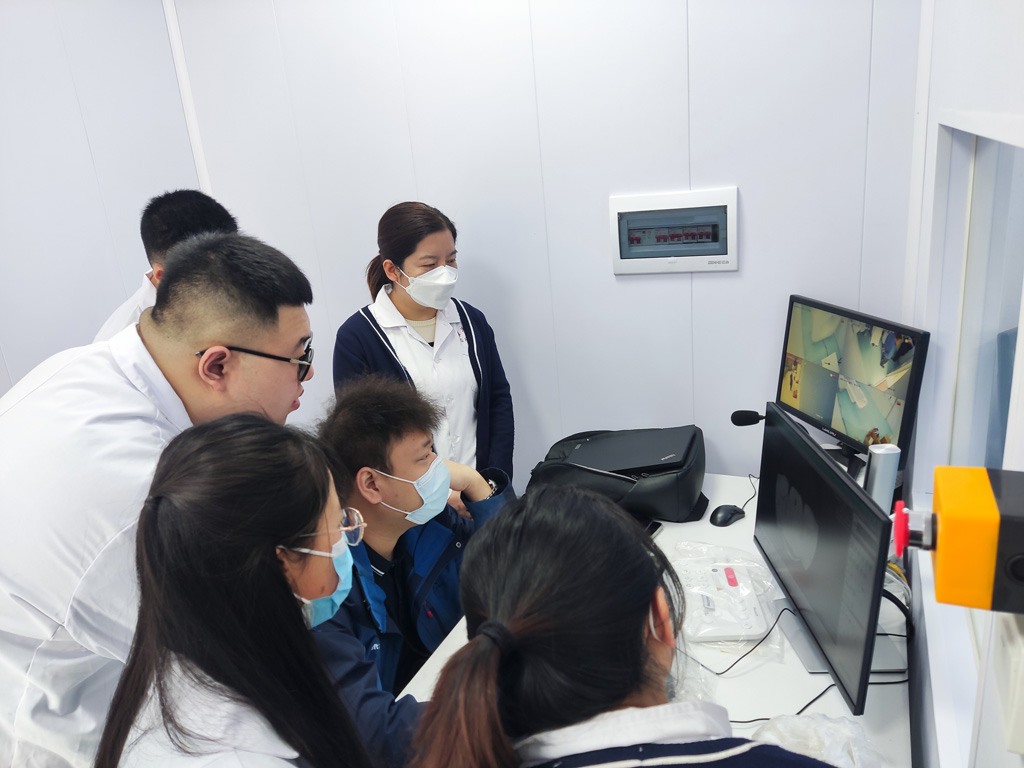 星火医院新购置的高端扫描ct机投入使用