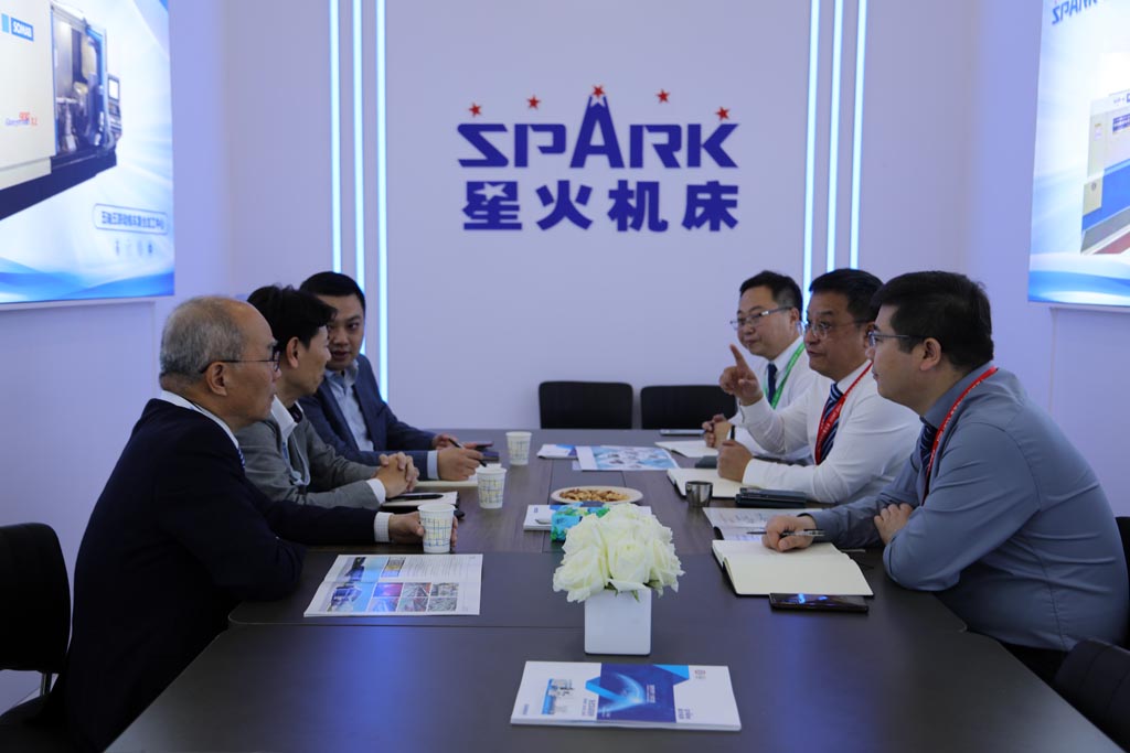 星火机床蒋保权会见日本株式会社（sktd）客商